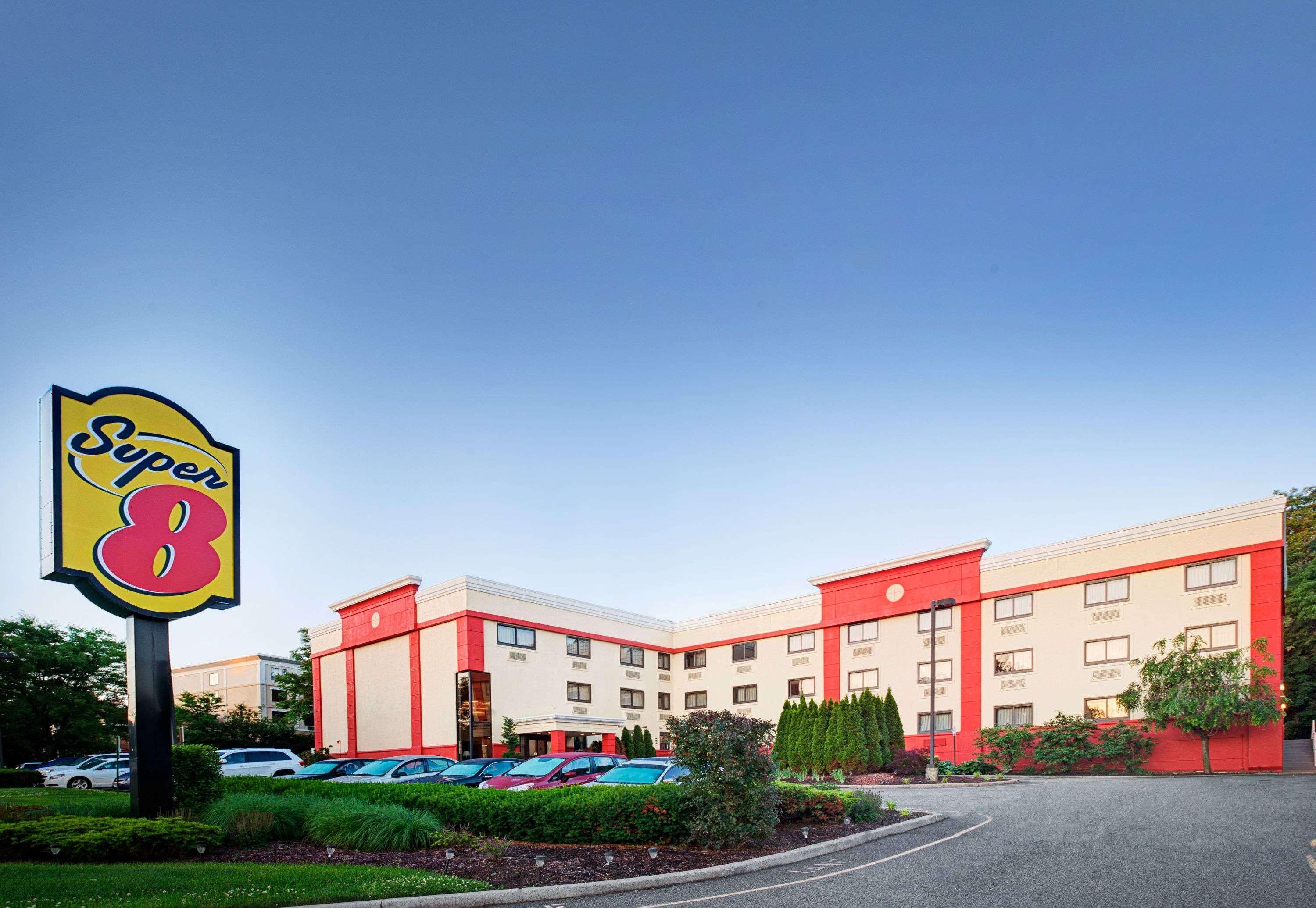 Super 8 By Wyndham Mahwah Hotel Exterior photo